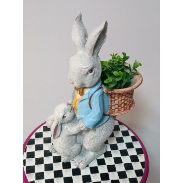 Sepetli Baba & Yavru Tavşan Dekoratif Biblo