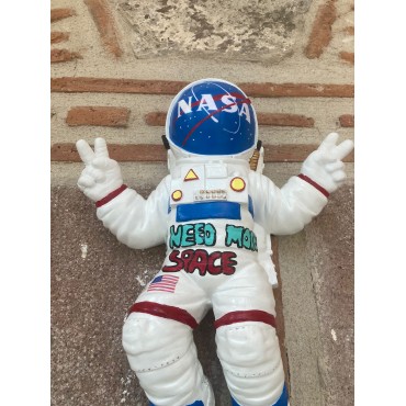 Astronot Duvar Biblo,Uzay