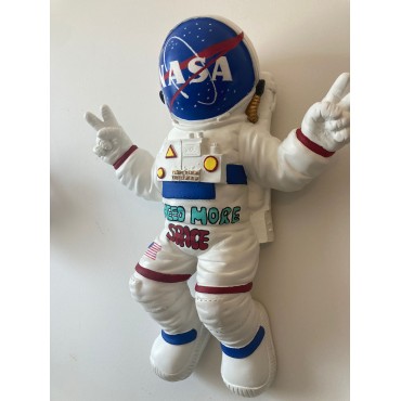 Astronot Duvar Biblo