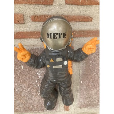 Astronot Duvar Biblo
